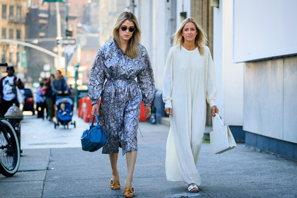 Annabel Rosendahl, atmosphere details, blue bag, celine aagaard, embroidered shoes, fashion week, frenchystyle, full length, FW, graphic dress, hermès, high heels, horizontal, jonathan paciullo, leather bag, leather shoes, loewe, louis vuitton, NEW YORK, NYFW, printed coat, printed dress, silver coat, SPRING SUMMER 2018, SS 18, street style, sunglasses, tone on tone, total look white, white bag, white dress, white sandals, yellow shoes