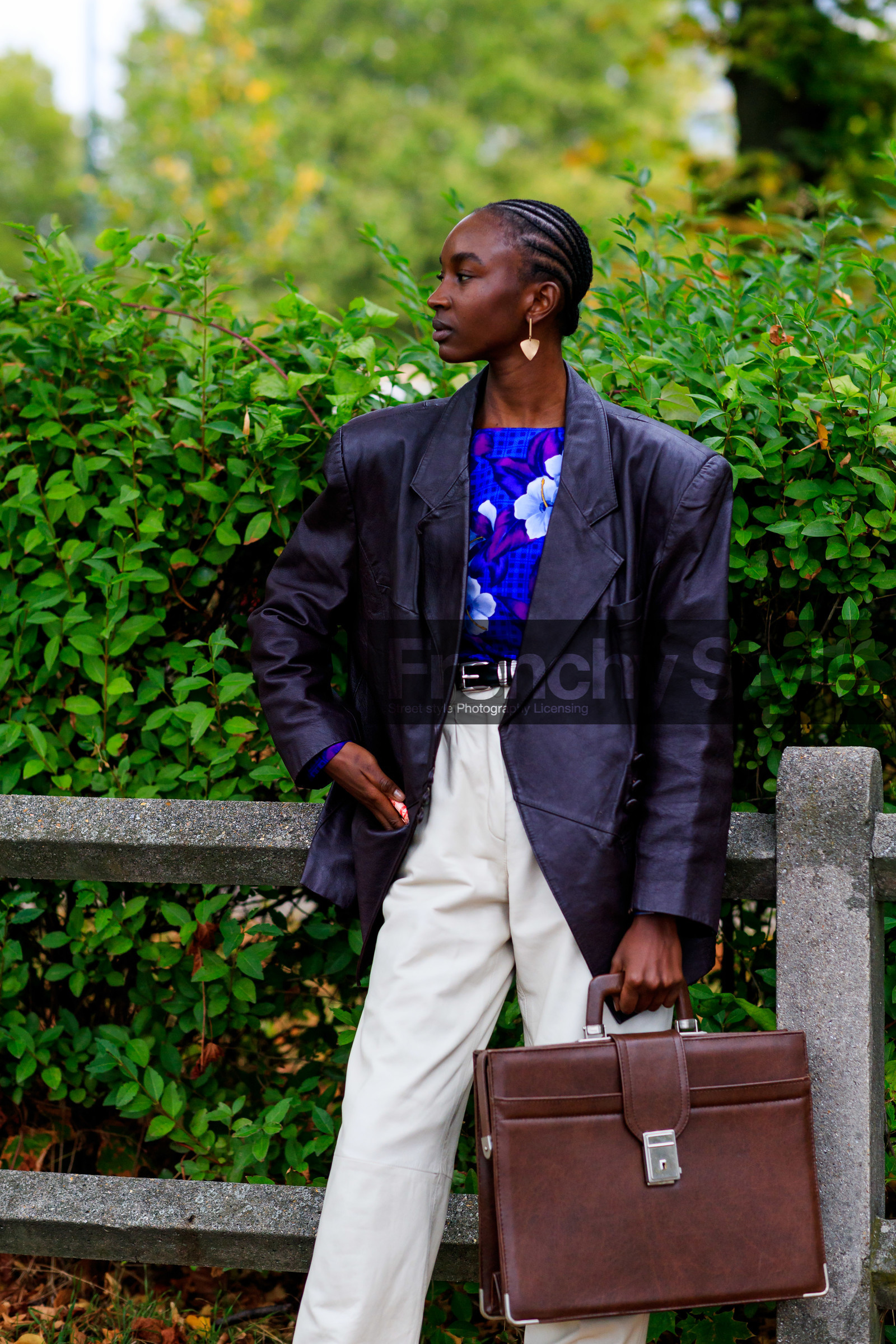 model, black leather jacket, white leather pants, oversize jacket, blue blouse, floral printed blouse, golden earrings, dangling earrings, brown leather bag, box bag, hand bag, fashion week, frenchystyle, FW, jonathan paciullo, street style, SPRING SUMMER 2020, SS 20, PFW, PARIS, vertical, atmosphere details, detail