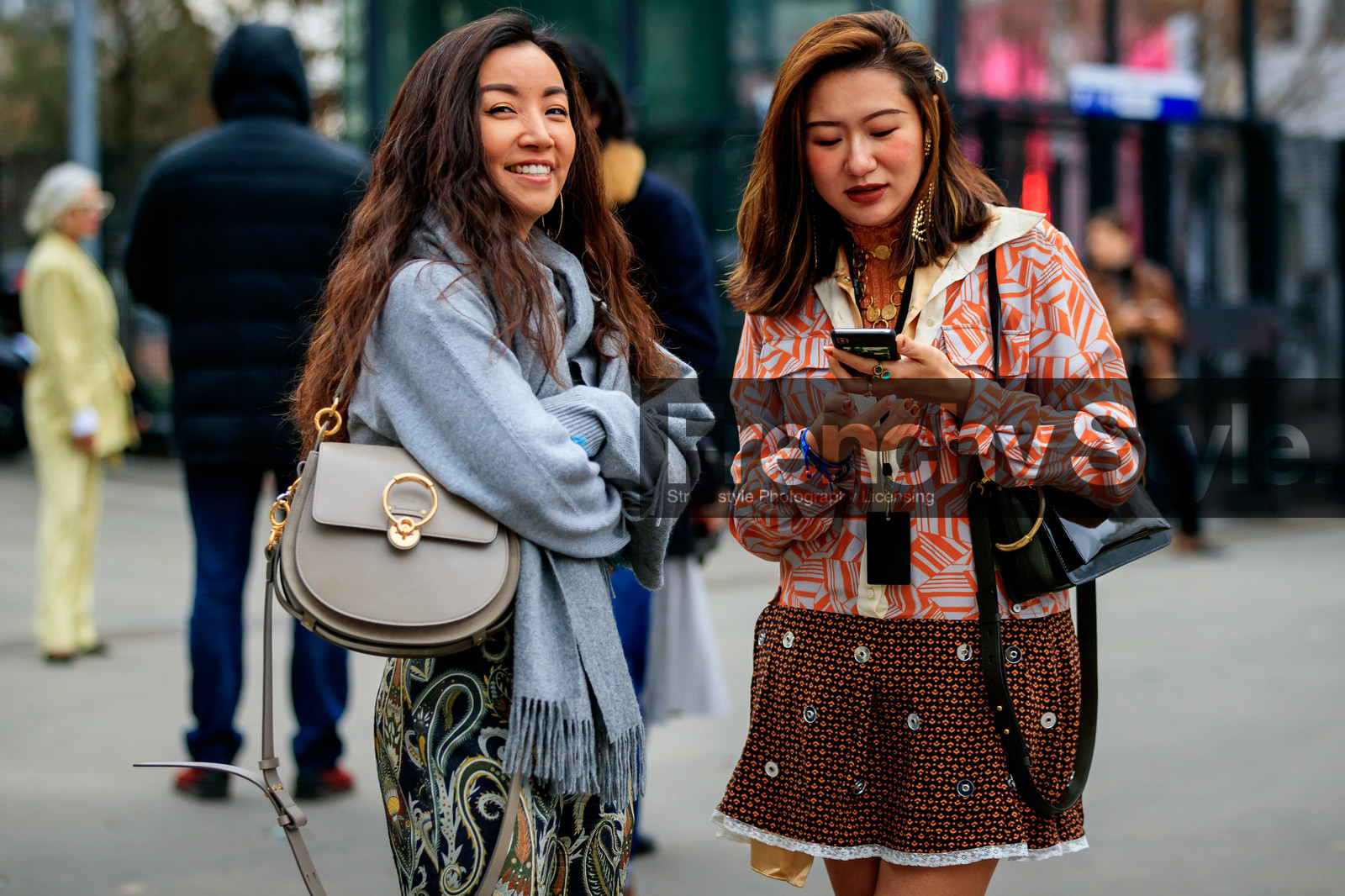 beige bag, black bag, brown dress, chloé, earrings, embroideries, graphic dress, grey sweater, leather bag, orange dress, printed dress, PARIS, PFW, street style, jonathan paciullo, FW, frenchystyle, fashion week, AUTUMN WINTER 2019-2020, AW 19-20, FALL WINTER 2019-2020, FW 19-20, horizontal, atmosphere details, detail