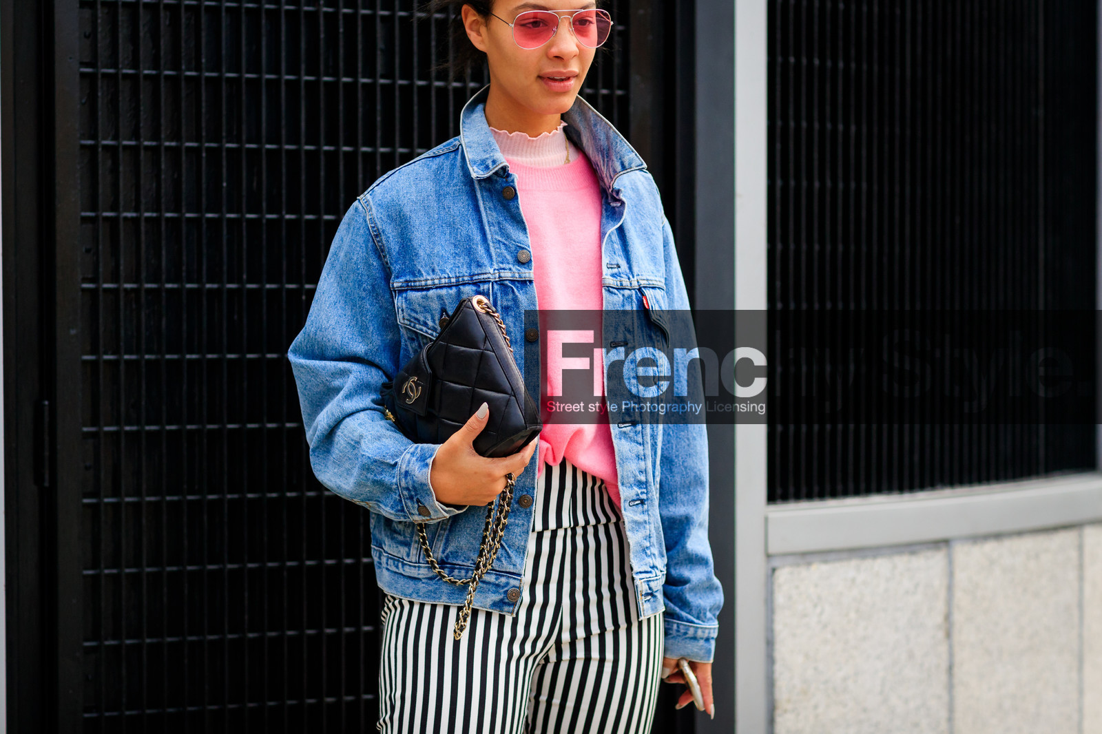atmosphere details, AUTUMN WINTER 2017-2018, AW 17-18, black, black and white, black bag, blue, blue denim, chanel, denim jacket, detail, FALL WINTER 2017-2018, fashion week, frenchystyle, FW, FW 17-18, graphic pants, horizontal, jonathan paciullo, leather bag, levi's, levi's strauss, NEW YORK, NYFW, pink, pink sweater, printed pants, street style, striped pants, stripes, sunglasses, trousers