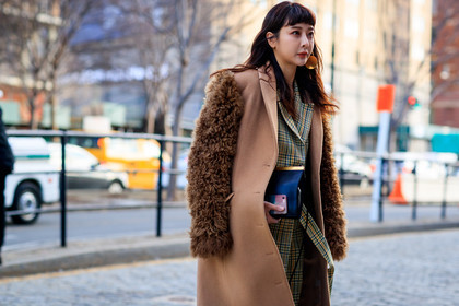 black bag, blazer, brown coat, brown fur, checked jacket, earrings, green jacket, leather bag, shearling, street style, jonathan paciullo, FW, frenchystyle, fashion week, NYFW, NEW YORK, AUTUMN WINTER 2018-2019, AW 18-19, FALL WINTER 2018-2019, FW 18-19, atmosphere details, horizontal, detail