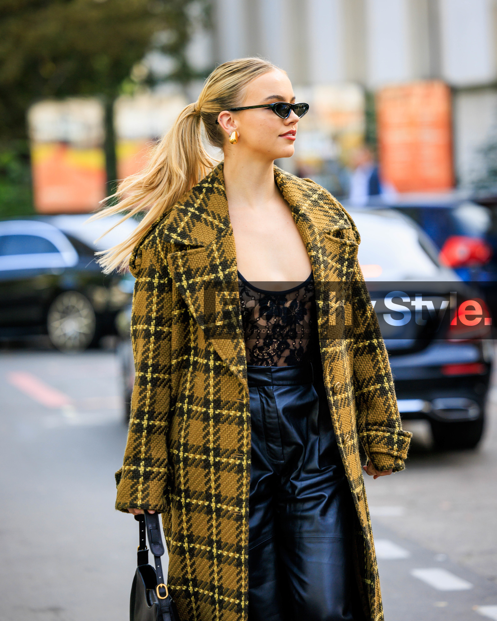 PARIS, PFW, fashion week, frenchystyle, FW, jonathan paciullo, street style, SPRING SUMMER 2024, SS 24, vertical, atmosphere details, detail