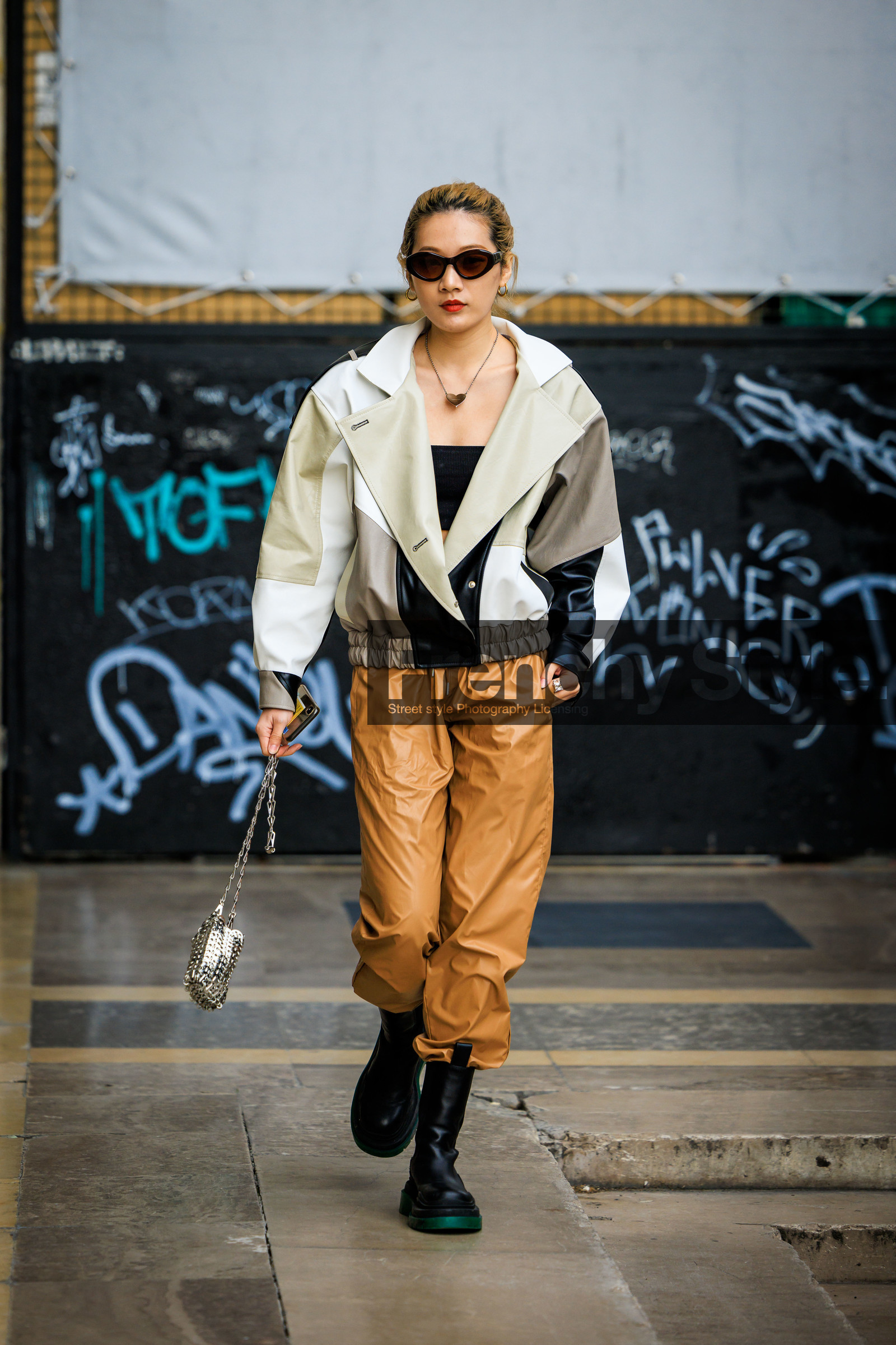 black sunglasses, bomber jacket, multicolor jacker, leather jacket, light tones jacker, black and white jacker, camel pants, leather pants, baggy pants, black boots, bottega veneta boots, silver bag, paco rabbane bag, necklaces, fashion week, frenchystyle, FW, jonathan paciullo, street style, AUTUMN WINTER 2022-2023, FALL WINTER 2022_2023, FW 22-23, PFW, PARIS, vertical, full length