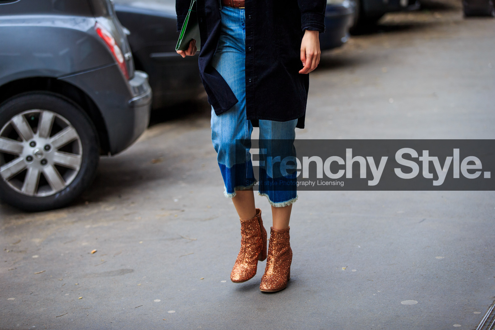 atmosphere details, AUTUMN WINTER 2016-2017, AW 16-17, blue denim, denim pants, detail, FALL WINTER 2016-2017, fashion week, frenchystyle, FW, FW 16-17, glitter, horizontal, jeans, jonathan paciullo, leather boots, LFW, LONDON, MENSWEAR, shiny boots, street style, trousers