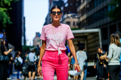 atmosphere details, corduroy, detail, fashion week, frenchystyle, fun sunglasses, FW, giovanna battaglia, horizontal, jonathan paciullo, leather bag, leather shoes, NEW YORK, NYFW, pink bag, pink pants, pink t shirt, printed t shirt, SPRING SUMMER 2018, SS 18, street style, sunglasses, trousers