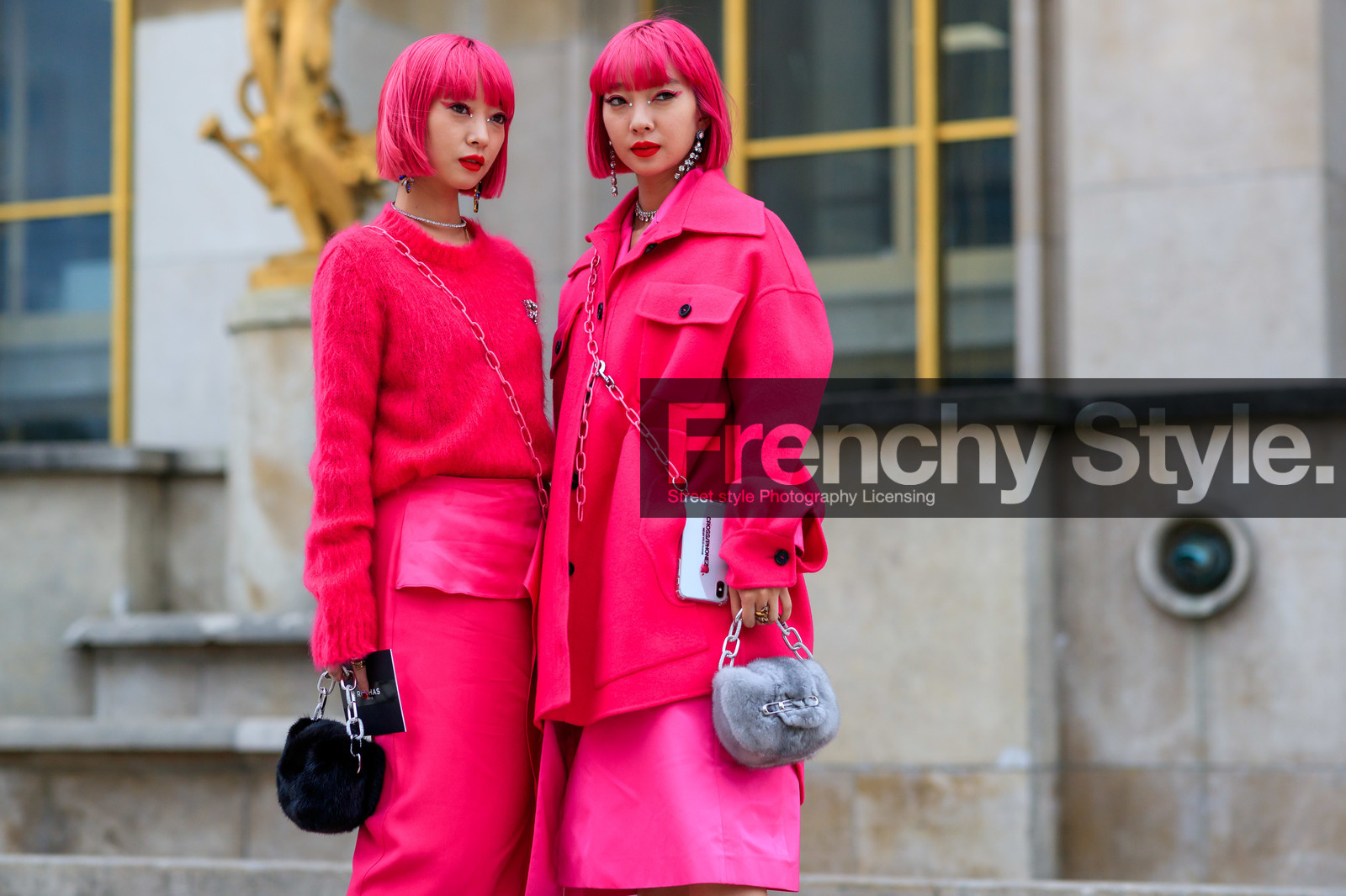 Ami and Aya Suzuki, pink skirt, long skirt, pink total look, pink pullover, pink shirt, pink hair, strassed earrings, strassed necklace, dangling earrings, mid long skirt, fur bag, light grey bag, black bag, silvered chain strap bag, hand bag, fashion week, frenchystyle, FW, jonathan paciullo, street style, SPRING SUMMER 2020, SS 20, PFW, PARIS, horizontal, atmosphere details, detail