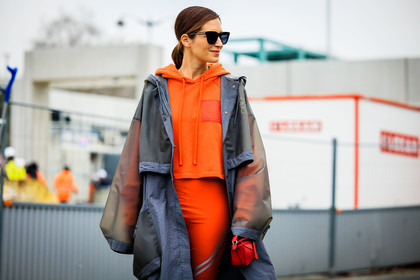 orange hoodie, rain coat, grey jacket, loewe coat, black sunglasses, orange leggings, red handbag, loewe handbag, gala gonzalez, street style, jonathan paciullo, FW, frenchystyle, fashion week, AUTUMN WINTER 2022-2023, FALL WINTER 2022_2023, FW 22-23, PFW, PARIS, horizontal, atmosphere details, detail
