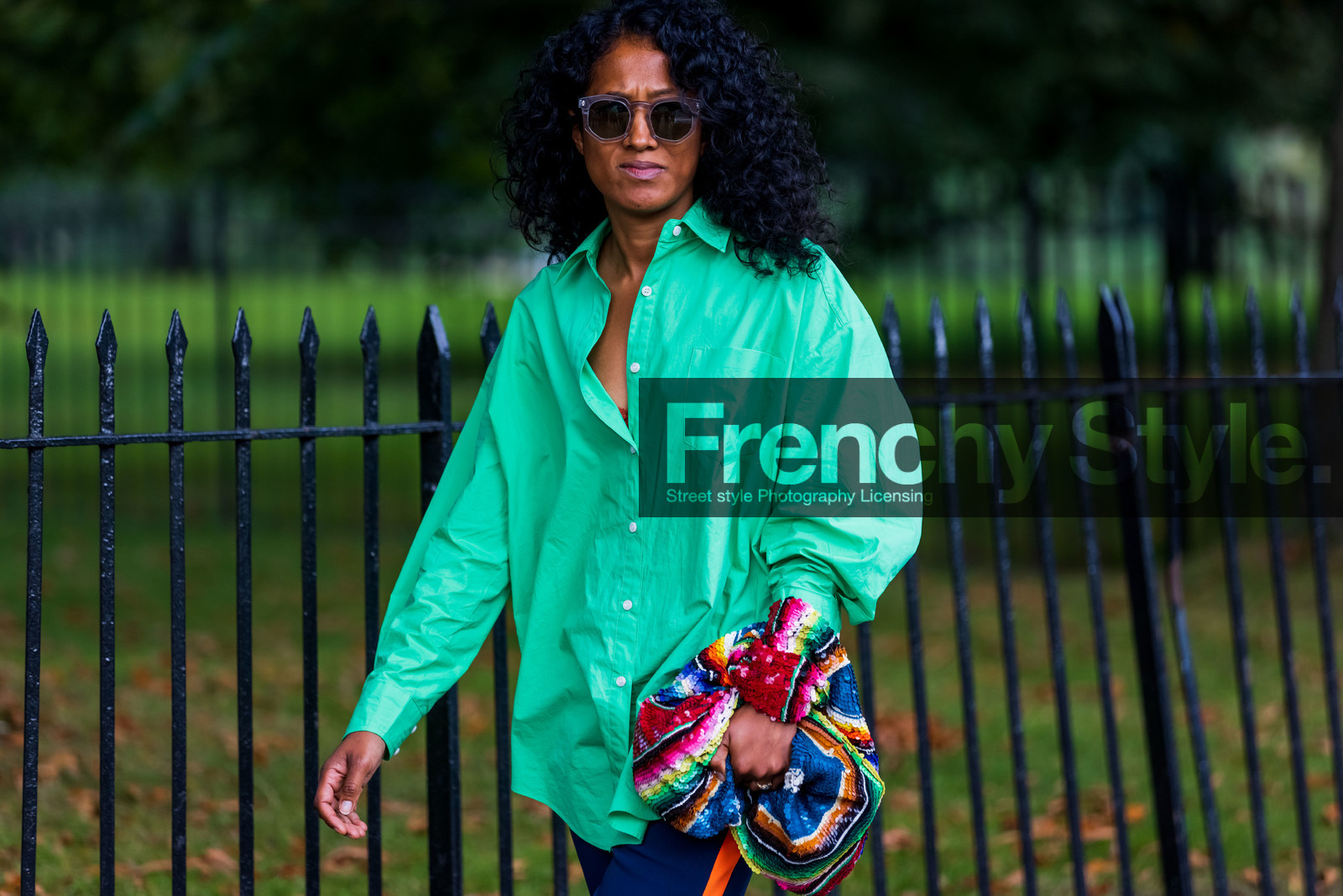 blouse, green shirt, green, colorful, handbag, fashion week, frenchystyle, FW, jonathan paciullo, street style, SPRING SUMMER 2022, SS 22, LFW, LONDON, horizontal, atmosphere details, detail