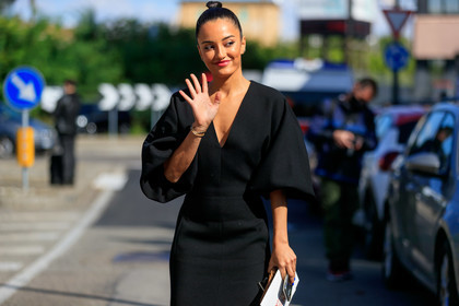 black dress, low necked dress, short sleeves dress, balloon sleeves, long dress, golden bracelet, cartier bracelet, cartier clou bracelet, valentino dress, amina muaddi, street style, jonathan paciullo, FW, frenchystyle, fashion week, MFW, MILAN, SPRING SUMMER 2021, SS 21, horizontal, atmosphere details, detail