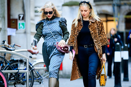 animal print, blue denim, blue dress, brown coat, brown fur, denim pants, Fur coat, glitter, graphic bag, graphic dress, graphic jacket, green sweater, headband, jeans, leather bag, leopard, navy sweater, pink bag, polka dot, printed bag, printed dress, printed jacket, ruffles, sequined bag, shiny bag, sunglasses, trousers, yellow bag, fashion week, frenchystyle, FW, jonathan paciullo, street style, LFW, LONDON, AUTUMN WINTER 2019-2020, AW 19-20, FW 19-20, FALL WINTER 2019-2020, horizontal, atmosphere details, detail