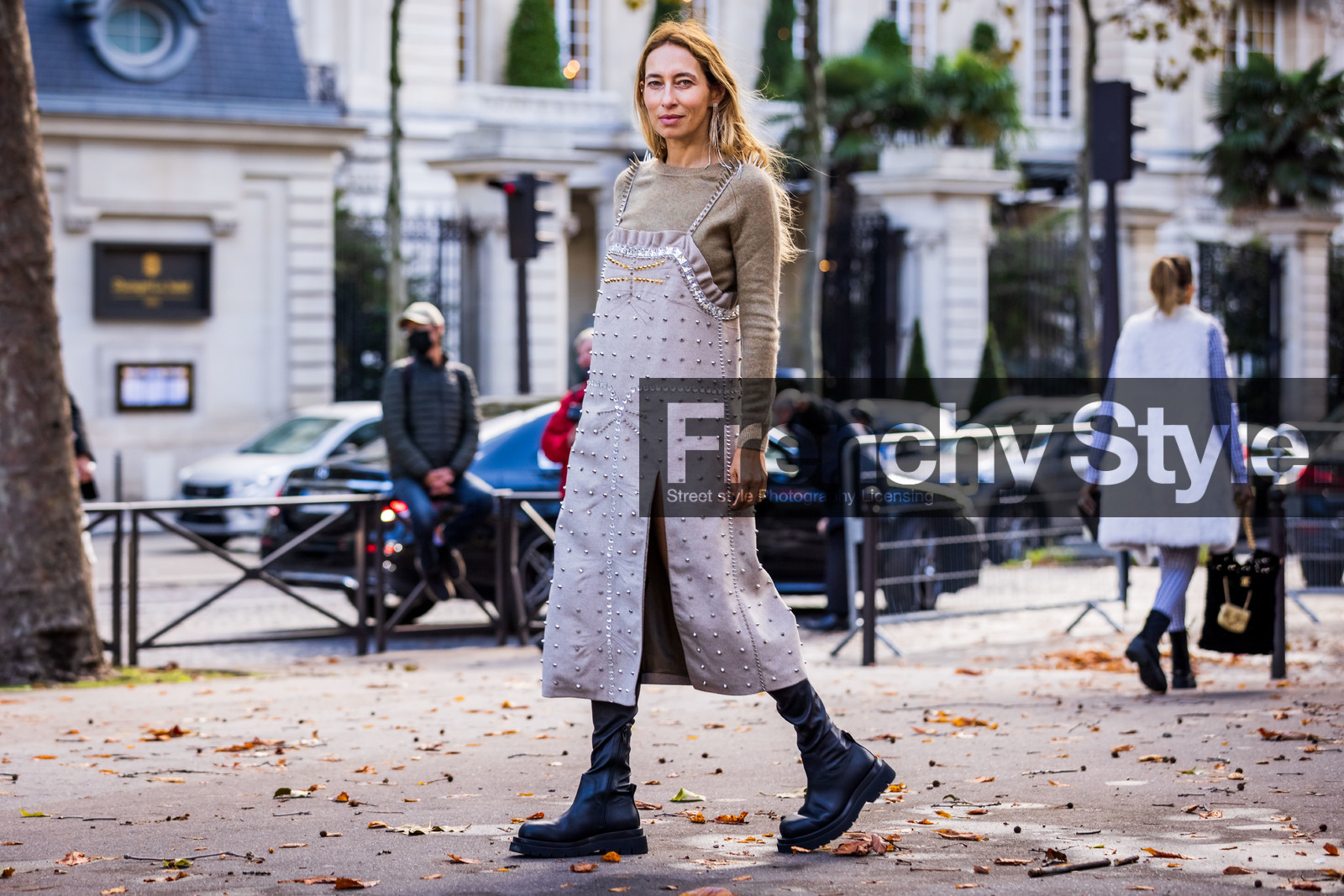 Alexandra Golovanoff, beige dress, beige knitwear, black boots, boots, dress, high boots, knitwear, split dress, strass, studs, fashion week, frenchystyle, FW, jonathan paciullo, street style, PFW, PARIS, SPRING SUMMER 2022, SS 22, horizontal, atmosphere details, full length