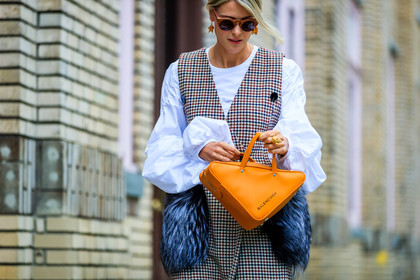 atmosphere details, balenciaga, beige dress, checked dress, detail, fashion week, frenchystyle, FW, graphic bag, horizontal, houndstooth pattern, jonathan paciullo, leather bag, NEW YORK, NYFW, orange bag, plaid, sofie valkiers, SPRING SUMMER 2018, SS 18, street style, sunglasses, white shirt