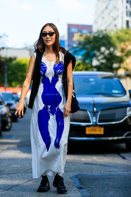 black sneakers, fashion week, frenchystyle, full length, FW, jonathan paciullo, NEW YORK, NYFW, printed dress, SPRING SUMMER 2018, SS 18, street style, sunglasses, vertical, white dress