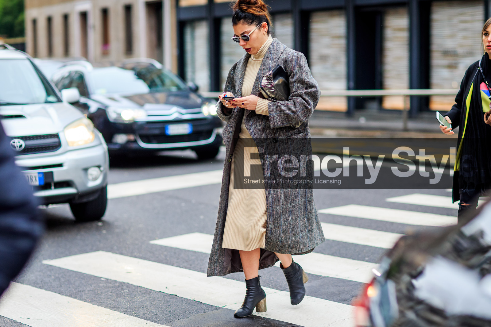 atmosphere details, AUTUMN WINTER 2016-2017, AW 16-17, beige, beige dress, black, black boots, bronze, brown coat, checked coat, detail, FALL WINTER 2016-2017, fashion week, frenchystyle, FW, FW 16-17, horizontal, jonathan paciullo, knit dress, leather boots, leather clutch, LFW, LONDON, maison martin margiela, MENSWEAR, plaid, shiny heels, street style, sunglasses
