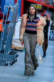 aviator glasses, metalic frame sunglasses, star shape earrings, dangling earrings, strassed earrings, light pink coat, fur coat, feather details coat, feather details, cropped coat, striped pullover, black pullover, multicolor pullover, multicolor pants, floral printed pants, floral printed top, satin pants, flare pants, green pants, pink pants, pink top, yellow pants, yellow top, silvered bag, shopping bag, monogrammed bag, louis vuitton bag, hand bag, fashion week, frenchystyle, FW, jonathan paciullo, street style, AUTUMN WINTER 2020-2021, FALL WINTER 2020-2021, FW 20-21, vertical, full length, NYFW, NEW YORK