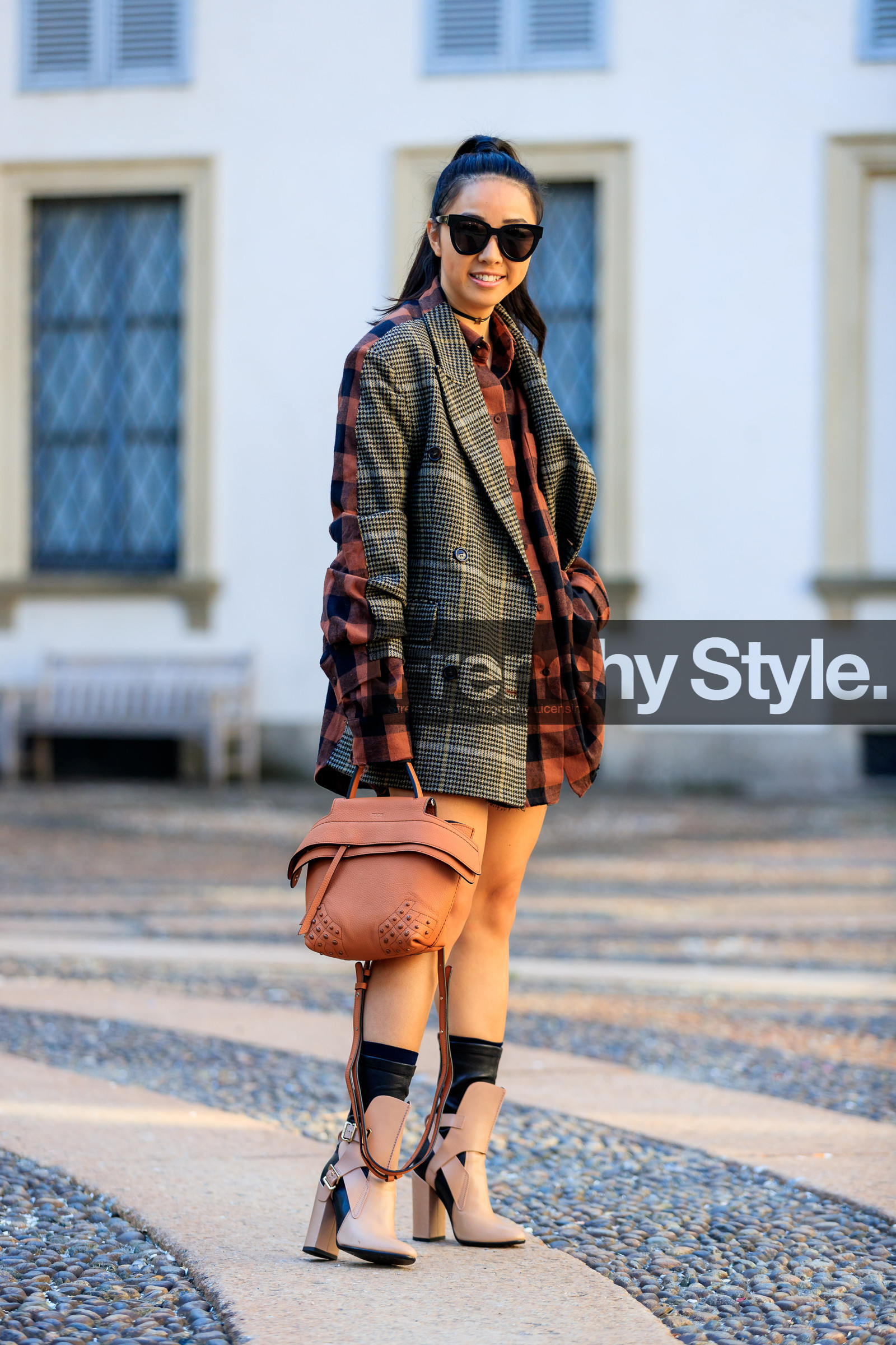 beige boots, black socks, blazer, brown bag, checked jacket, choker, fashion week, frenchystyle, full length, FW, graphic dress, graphic jacket, graphic shirt, grey jacket, high heels, jonathan paciullo, leather bag, leather shoes, MFW, MILAN, necklace, plaid, printed dress, printed jacket, printed shirt, red shirt, SPRING SUMMER 2018, SS 18, street style, sunglasses, tods, vertical, yuwei zhangzou, yuyu zhangzou