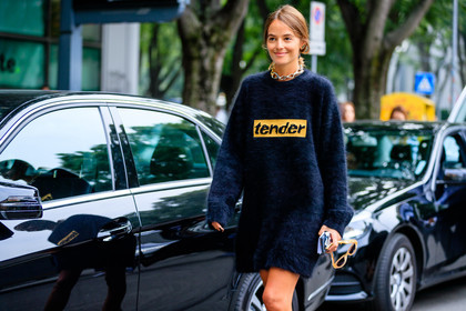 alexander wang, atmosphere details, carlotta oddi, chains, detail, fashion week, frenchystyle, FW, horizontal, jonathan paciullo, MFW, MILAN, navy sweater, necklace, SPRING SUMMER 2017, SS 17, street style, sweater dress