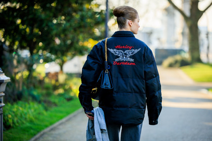 minimal look, model, puffed jacket, winter jacket, jeans, hair, black handbag, chain bag, printed jacket, harley davidson jacket, fashion week, frenchystyle, FW, jonathan paciullo, street style, PARIS, PFW, SPRING SUMMER 2022, SS 22, atmosphere details, detail, horizontal