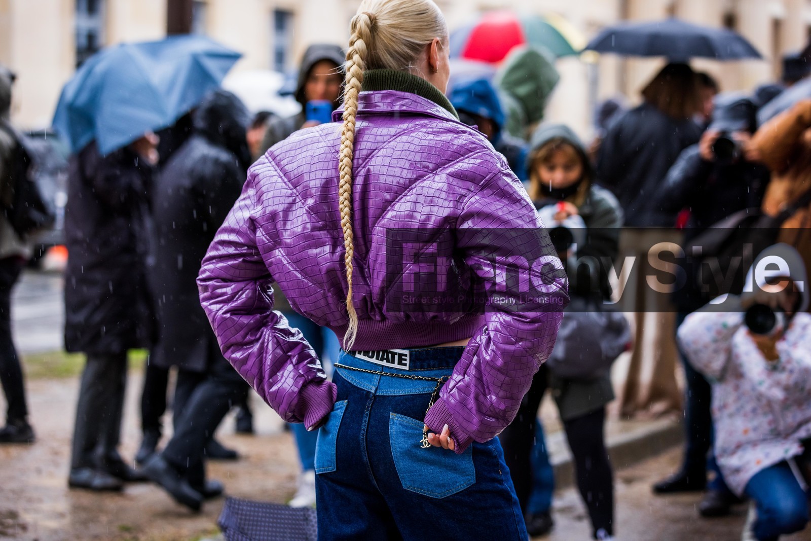 blue denim, blue jeans, denim, jeans, puffer, purple puffer, Thora Valdimars, back, back details, braid, hairstyle, fashion week, frenchystyle, FW, jonathan paciullo, street style, PFW, PARIS, SPRING SUMMER 2022, SS 22, horizontal, atmosphere details