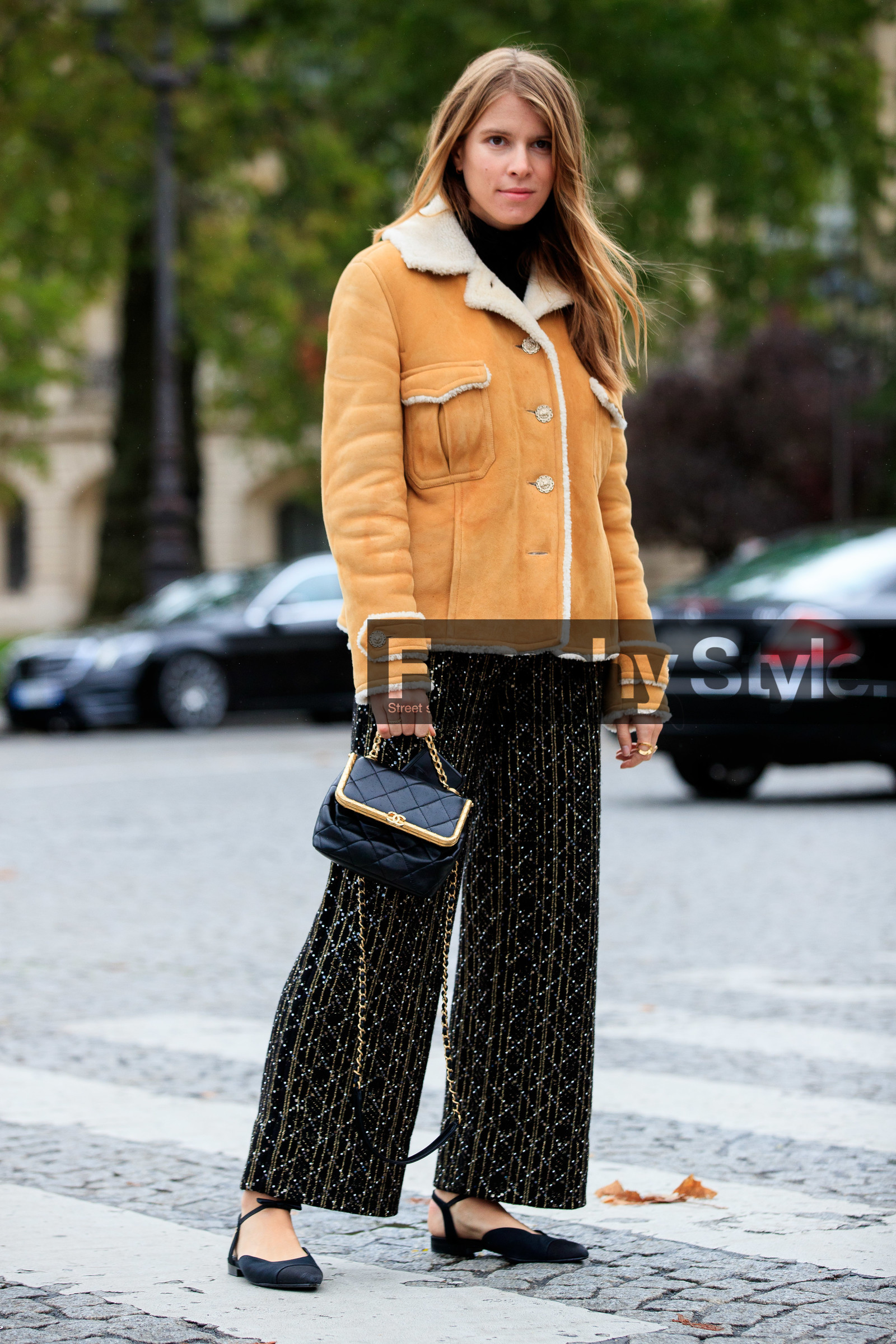 monica ainley, fur coat, suede coat, camel coat, camel suede coat, black pants, checked pants, studs pants, strassed pants, black leather bag, hand bag, quilted bag, chanel bag, chanel coat, chanel pants, lurex pants, monica ainley, fur coat, suede coat, camel coat, camel suede coat, black pants, checked pants, studs pants, strassed pants, black leather bag, hand bag, quilted bag, chanel bag, chanel coat, chanel pants, chanel shoes, sling back shoes, black shoes, flat shoes, flat sandals, flare pants, lurex pants, PARIS, PFW, fashion week, frenchystyle, FW, jonathan paciullo, street style, SPRING SUMMER 2021, SS 21, vertical, full length