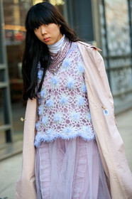 embroideries, glitter, pink coat, pink scarf, pink skirt, pink sweater, susie lau, tone on tone, total look pink, tulle, street style, jonathan paciullo, FW, frenchystyle, fashion week, LFW, LONDON, AUTUMN WINTER 2019-2020, AW 19-20, FW 19-20, FALL WINTER 2019-2020, vertical, atmosphere details, detail