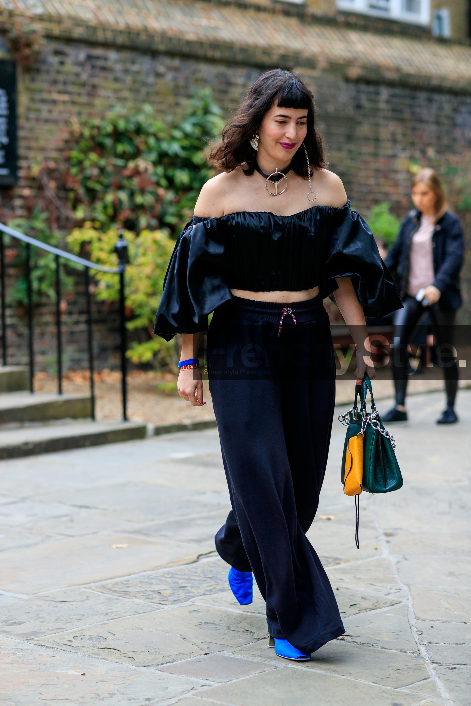 half soulder top, satin top, black top, cropped top, mercedes necklace, black pants, loose pants, dark green leather bag, chain strap bag, jogging pants, gucci bag, blue boots, satin boots, fashion week, frenchystyle, FW, jonathan paciullo, street style, vertical, full length