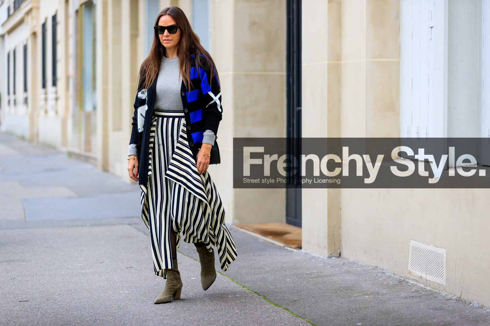 laure heriard dubreuil, light grey pullover, black cardigan, black skirt, blue cardigan, jacquard cardigan, striped cardigan, striped skirt, white skirt, asymetrical skirt, long skirt, loewe skirt, fashion week, frenchystyle, FW, jonathan paciullo, street style, PFW, PARIS, AUTUMN WINTER 2020-2021, FALL WINTER 2020-2021, FW 20-21, horizontal, full length, atmosphere details
