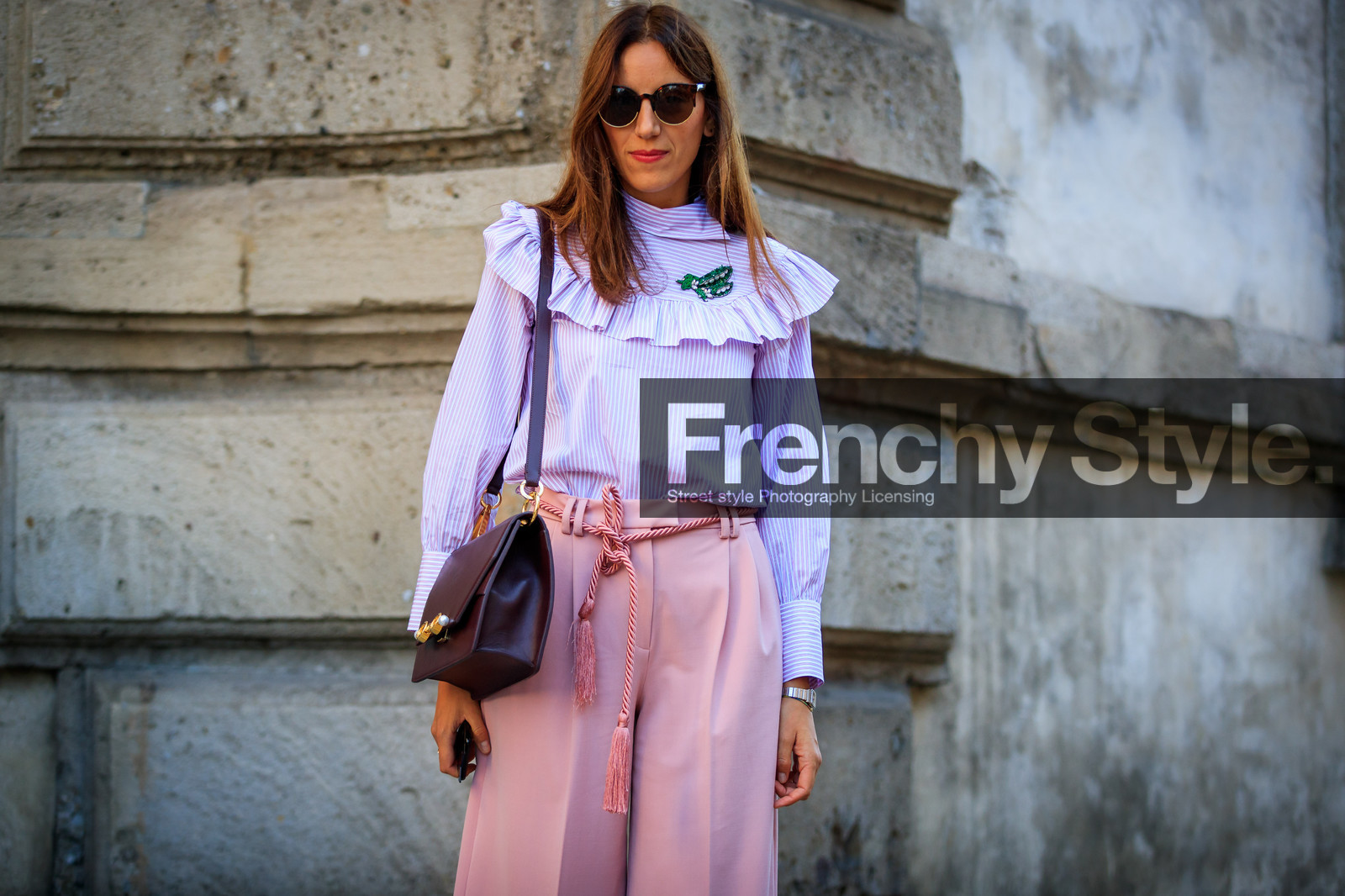 atmosphere details, bordeaux, burgundy, detail, fashion week, frenchystyle, FW, graphic shirt, horizontal, jonathan paciullo, leather bag, MFW, MILAN, pink pants, printed shirt, purple shirt, red bag, ruffles, SPRING SUMMER 2018, SS 18, street style, striped shirt, sunglasses, trousers