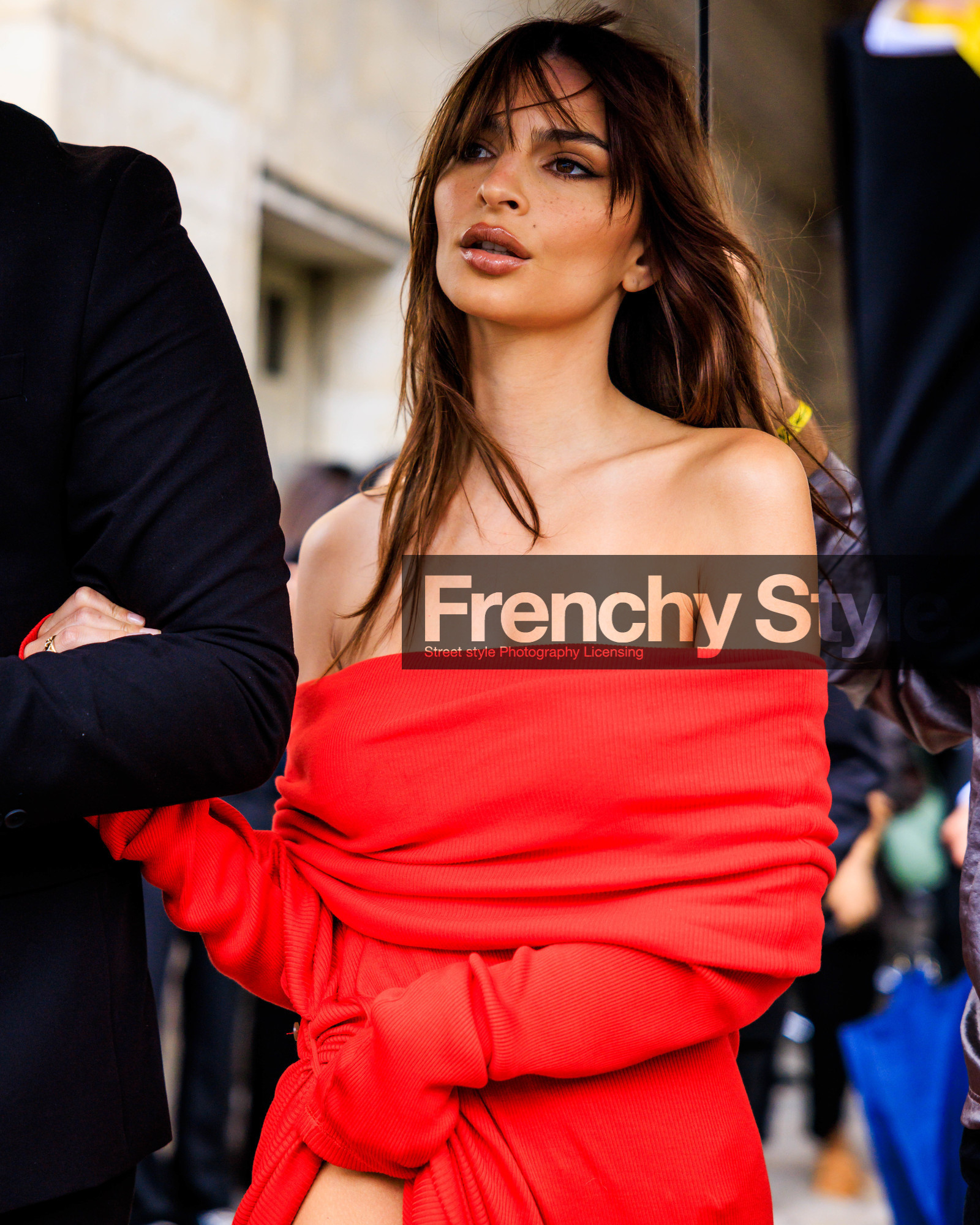 LOEWE, PARIS, PFW, fashion week, frenchystyle, FW, jonathan paciullo, street style, SPRING SUMMER 2024, SS 24, vertical, atmosphere details, detail