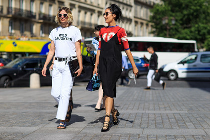 american, atmosphere details, baseball, basketball, birkenstock, black belt, black clutch, black dress, black shoes, blue bag, denim pants, dyed hair, fashion week, frenchystyle, full length, FW, high heels, horizontal, jeans, jonathan paciullo, lace up shoes, leather bag, leather belt, leather clutch, leather shoes, MENSWEAR, message, PARIS, PFW, printed t shirt, red sweater, silk dress, sportswear, SPRING SUMMER 2017, SS 17, street style, sunglasses, trousers, white denim, white t shirt