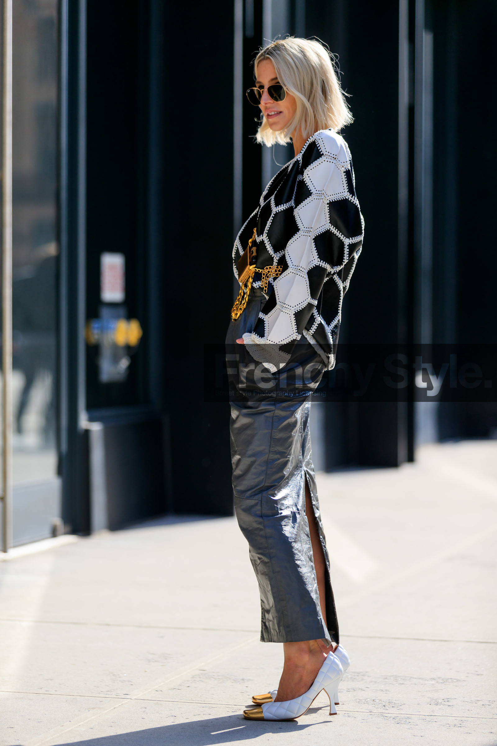 Adi Heyman, black leather pullover, black leather top, patchwork pullover, patchwork top, white leather pullover, grey leather skirt, crossbody bag, multi chain strap bag, mini bag, necklace bag, golden chain strap bag, rayban sunglasses, metalic frame sunglasses, golden frame sunglasses, mid long skirt, long skirt, split skirt, white leather shoes, quilted shoes, high heels shoes, golden shoes, fashion week, frenchystyle, FW, jonathan paciullo, street style, NYFW, NEW YORK, AUTUMN WINTER 2020-2021, FALL WINTER 2020-2021, FW 20-21, vertical, full length