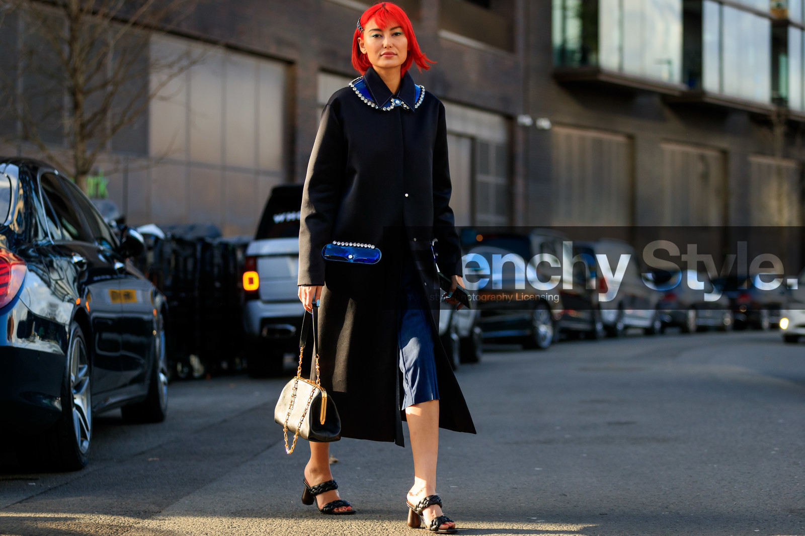 amalie gassmann, red hair, dyed hair, blue eyeliner, blue eyeshadows, strassed collar, strassed jacket, plastic collar, hair clip, black jacket, black leather bag, black leather sandals, black leather slippers, wooden heels shoes, wooden heels sandals, plaited sandals, golden chain strap bag, hand bag, fashion week, frenchystyle, FW, jonathan paciullo, street style, LFW, LONDON, AUTUMN WINTER 2020-2021, FALL WINTER 2020-2021, FW 20-21, horizontal, atmosphere details, full length