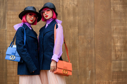 Ami and Aya Suzuki, pink hair, dyed hair, black hat, tulle hat, tulle details, pink sunglasses, square shape glasses, lilac blouse, lavalliere collar, dark grey jacket, sleeveless jacket, dior bag, dior skirt, orange leather bag, light blue leather bag, shoulder bag, nude skirt, long skirt, plumetis skirt, pleated skirt, prada boots, mini bag, laced boots, black leather boots, 30 montaigne bag, fashion week, frenchystyle, FW, jonathan paciullo, street style, SPRING SUMMER 2020, SS 20, PFW, PARIS, horizontal, atmosphere details, detail