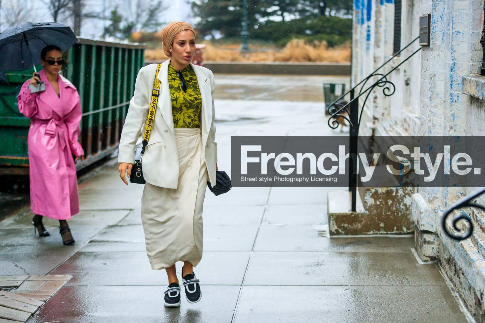 beige scarf, black bag, black shoes, black sneakers, blazer, graphic top, leather bag, leather shoes, off white, prada, printed top, white jacket, white skirt, yellow bag, yellow top, street style, jonathan paciullo, FW, frenchystyle, fashion week, NYFW, NEW YORK, AUTUMN WINTER 2018-2019, AW 18-19, FALL WINTER 2018-2019, FW 18-19, atmosphere details, horizontal, full length