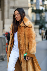 yoyo cao, camel coat, fur coat, long coat, camel leather coat, white t-shirt, white jeans, PARIS, PFW, SPRING SUMMER 2020, SS 20, fashion week, frenchystyle, FW, jonathan paciullo, street style, vertical, atmosphere details, detail