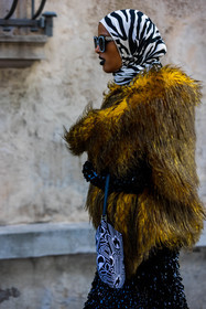 bicolor bag, black and white, black dress, black lipstick, fur coat, hijab, jacquard, prada bag, prada look, print, printed bag, printed scarf, scarf, sequin, strass, stripes, sunglasses, yellow fur coat, fashion week, frenchystyle, FW, jonathan paciullo, street style, SPRING SUMMER 2022, SS 22, MFW, MILAN, vertical, atmosphere details