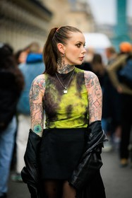 tatoos, tie dye tanktop, loop earrings, pony tail, mini skirt, black jacket, leather jacket, silver necklace, lock pendant necklace, fashion week, frenchystyle, FW, jonathan paciullo, street style, AUTUMN WINTER 2022-2023, FALL WINTER 2022_2023, FW 22-23, PFW, PARIS, vertical, detail