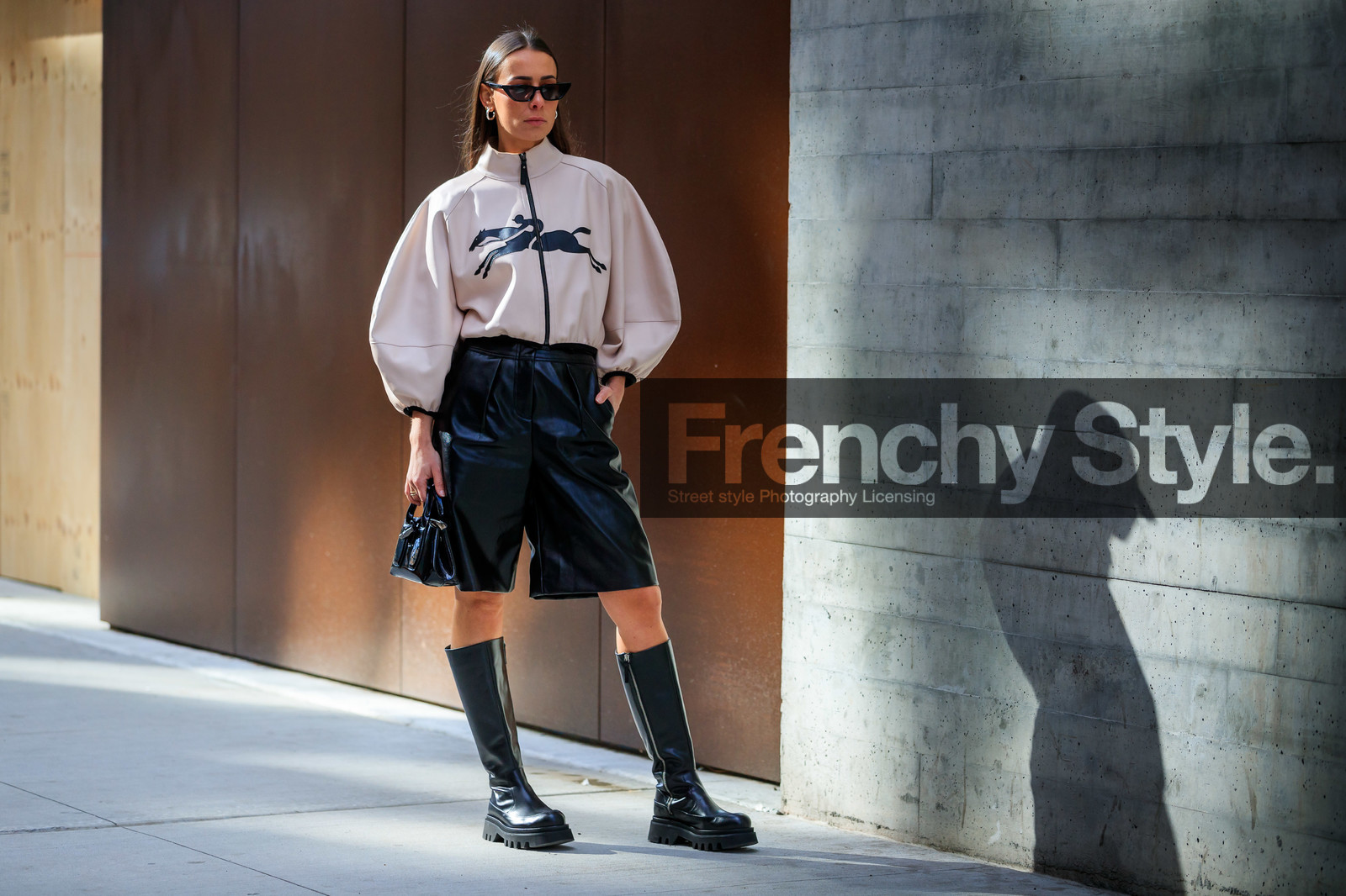 alice & j.s, alice barbier, longchamps bag, beige leather jacket, zipped jacket, animal print jacket, black leather boots, black leather bermuda shorts, black leather jacket, balloon sleeves, flat boots, chelsea boots, big sole boots, high boots, longchamps jacket, longchamps look, fashion week, frenchystyle, FW, jonathan paciullo, street style, AUTUMN WINTER 2020-2021, FALL WINTER 2020-2021, FW 20-21, horizontal, atmosphere details, full length, NYFW, NEW YORK
