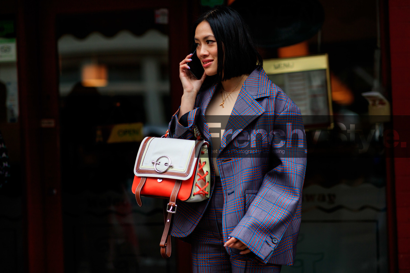 beige top, checked, graphic bag, graphic jacket, graphic pants, grey jacket, grey pants, grey suit, jw anderson, leather bag, plaid, printed bag, printed jacket, printed pants, Tiffany Hsu, trousers, white bag, LONDON, LFW, fashion week, frenchystyle, FW, jonathan paciullo, street style, AUTUMN WINTER 2019-2020, AW 19-20, FW 19-20, FALL WINTER 2019-2020, horizontal, atmosphere details, detail