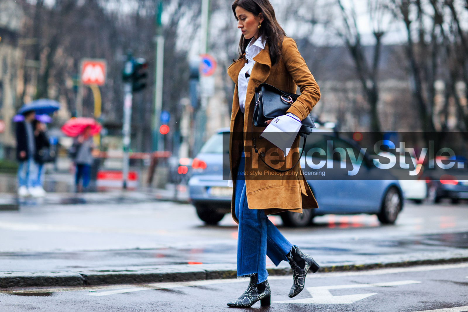atmosphere details, AUTUMN WINTER 2016-2017, AW 16-17, black bag, blue denim, brown coat, chloe, denim pants, detail, FALL WINTER 2016-2017, fashion week, frenchystyle, FW, FW 16-17, grey boots, horizontal, jeans, jonathan paciullo, leather bag, leather boots, leather coat, LFW, LONDON, MENSWEAR, snake print, street style, suede jacket, sylvia haghjoo, trousers, vêtements