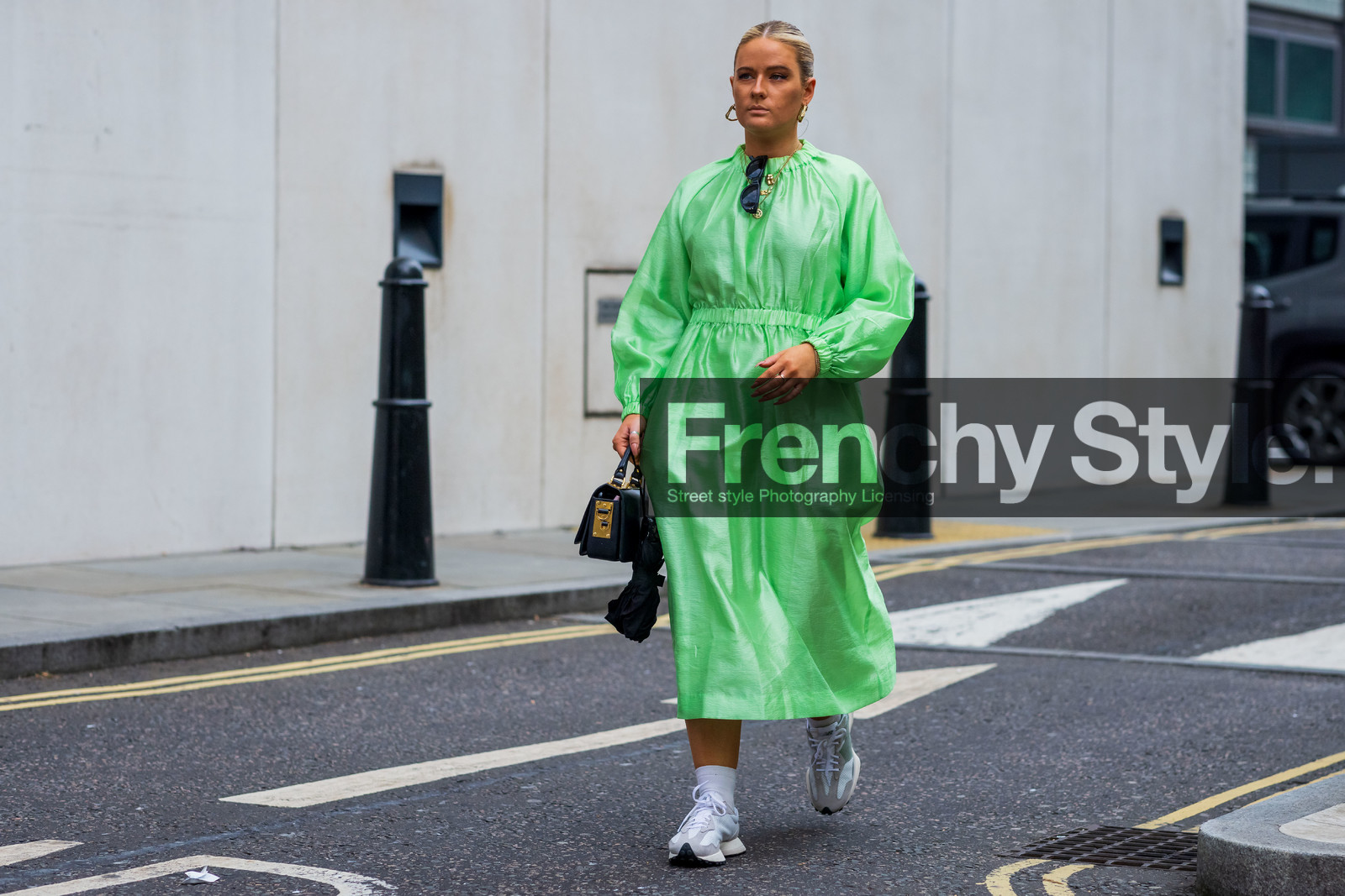 green, long dress, dress, sneakers, handbag, sunglasses, fashion week, frenchystyle, FW, jonathan paciullo, street style, SPRING SUMMER 2022, SS 22, LFW, LONDON, horizontal, full length, atmosphere details