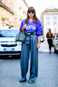 american, baseball, basketball jersey, fashion week, frenchystyle, full length, FW, green bag, grey pants, high waist, jonathan paciullo, leather bag, MFW, MILAN, purple top, SPRING SUMMER 2017, SS 17, street style, sunglasses, trousers, vertical, wide pants