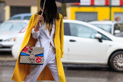 atmosphere details, AUTUMN WINTER 2016-2017, AW 16-17, beige bag, blazer, detail, dyed hair, embroidered bag, FALL WINTER 2016-2017, fashion week, floral, flower, frenchystyle, FW, FW 16-17, golden details, golden jewelry, gucci, horizontal, jonathan paciullo, LFW, LONDON, MENSWEAR, monogram, over the shoulder, printed bag, street style, trousers, white jacket, white pants, yellow coat, yuwei zhangzou