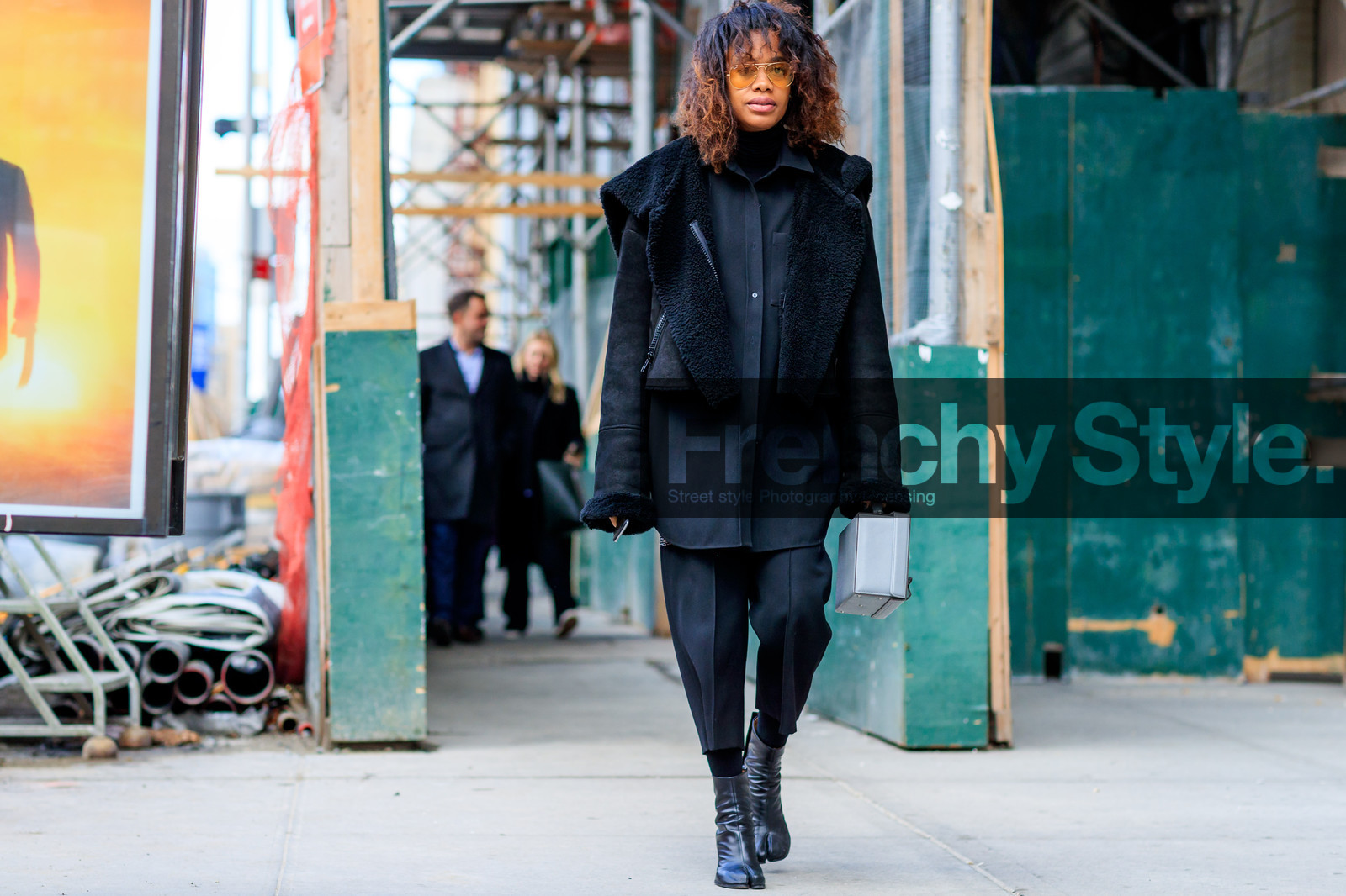 atmosphere details, AUTUMN WINTER 2017-2018, AW 17-18, black fur, black jacket, black pants, black shirt, black shoes, FALL WINTER 2017-2018, fashion week, frenchystyle, full length, fur jacket, FW, FW 17-18, grey bag, high heels, horizontal, jan-michael quammie, jonathan paciullo, leather bag, leather jacket, leather shoes, maison martin margiela, NEW YORK, NYFW, shearling, street style, sunglasses, tabi shoes, trousers