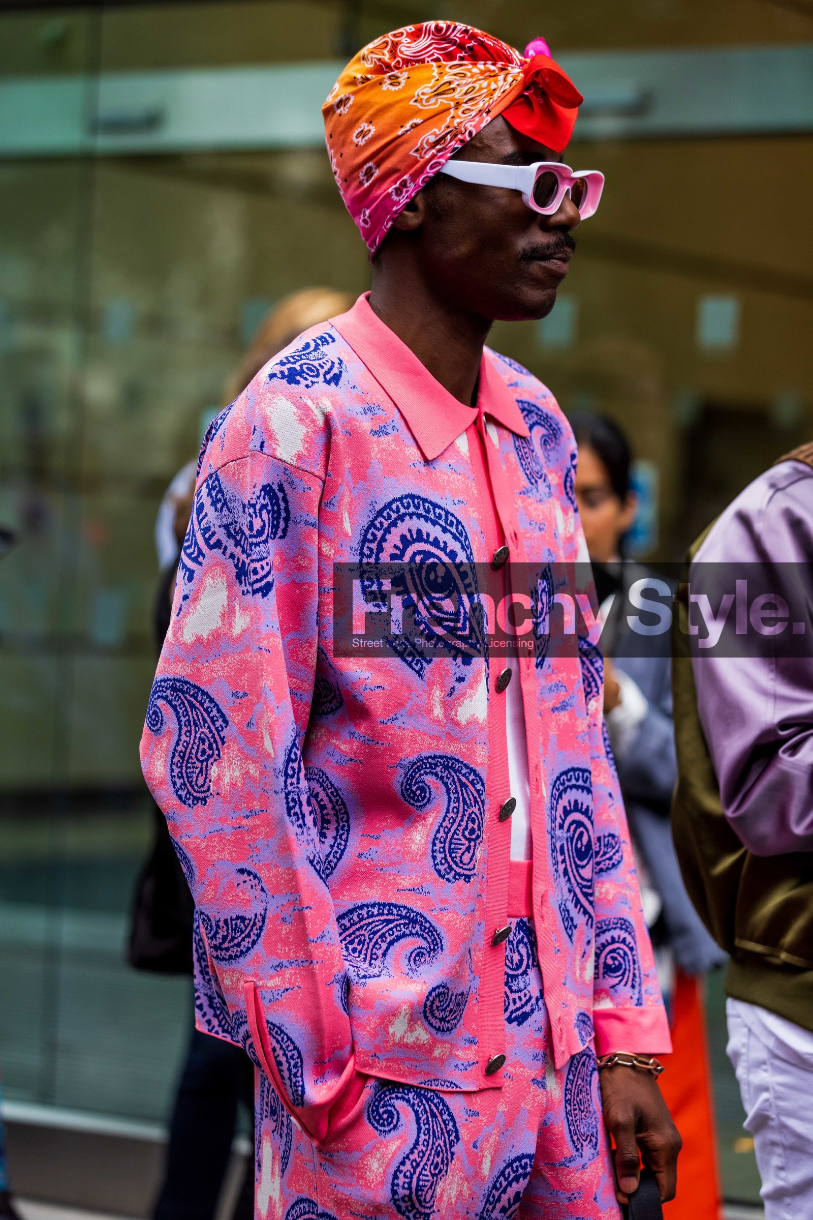 jacket, bandana, orange, pink, purple, sunglasses, print, fashion week, frenchystyle, FW, jonathan paciullo, street style, SS 22, SPRING SUMMER 2022, LFW, LONDON, vertical, atmosphere details, detail