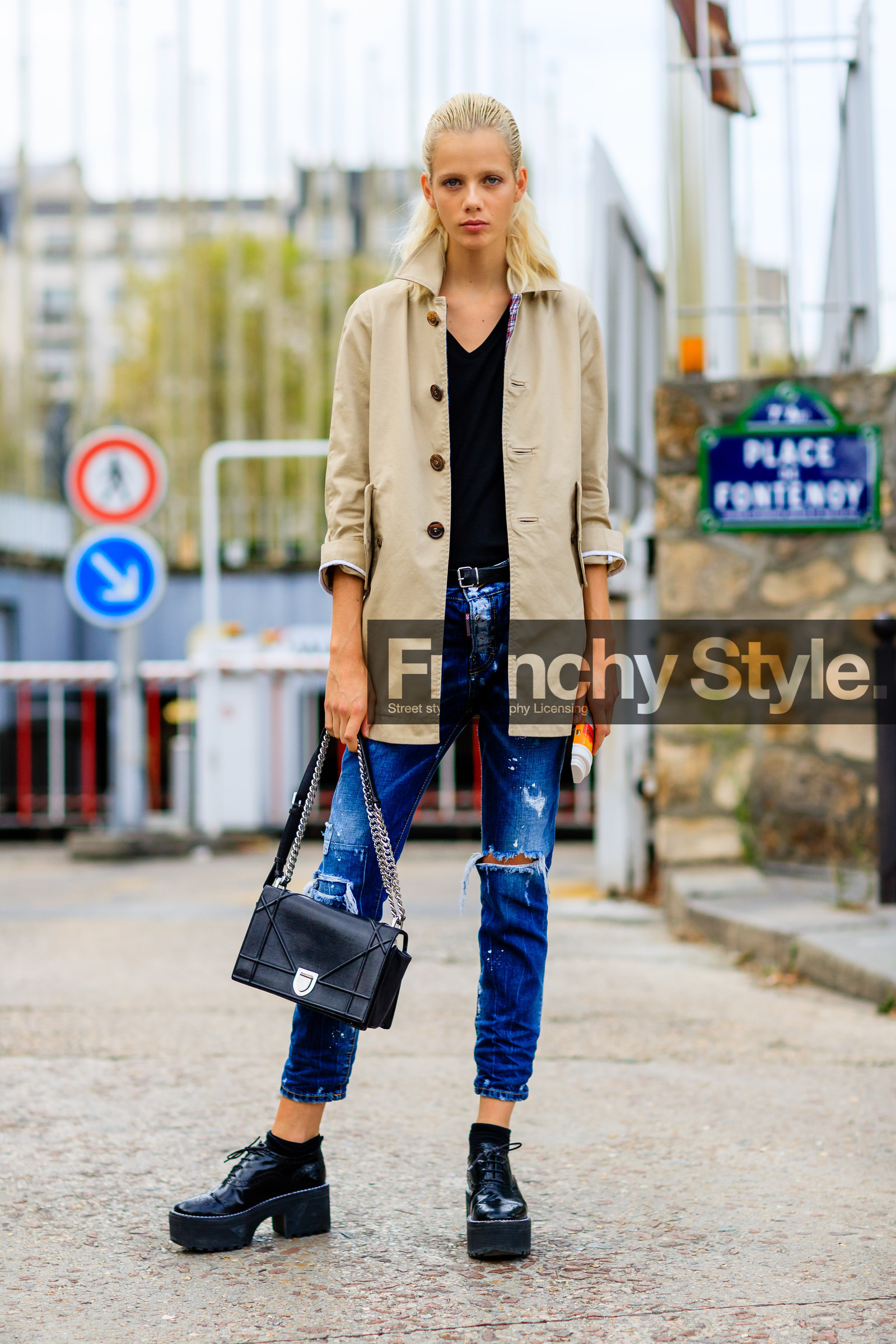 beige coat, black bag, black shoes, black t shirt, blue denim, christian dior, denim pants, fashion week, frenchystyle, full length, FW, jeans, jonathan paciullo, leather bag, leather shoes, marjan jonkman, model, PARIS, PFW, SPRING SUMMER 2017, SS 17, street style, trench coat, trousers, vertical