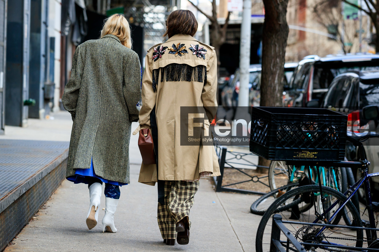 light beige trench coat, floral embroidered trench coat, fringe trench coat, sequins trench coat, checked pants, light beige pants, black pants, green pants, checked coat, black coat, white coat, bicolor coat, camel leather clutch, white leather boots, low boots, high heels boots, pearl embroidered trench coat, fashion week, frenchystyle, FW, jonathan paciullo, street style, AUTUMN WINTER 2020-2021, FALL WINTER 2020-2021, FW 20-21, horizontal, atmosphere details, full length, NYFW, NEW YORK