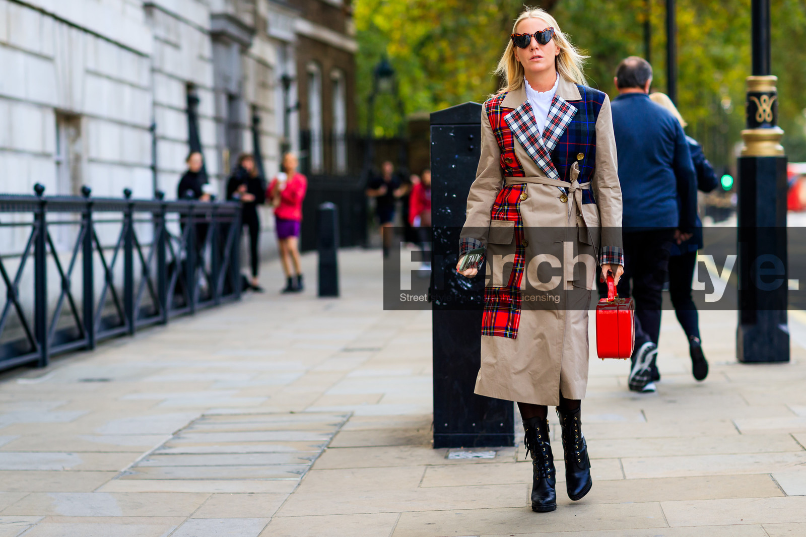 black shoes, checked, graphic jacket, high heels, leather bag, leather shoes, plaid, printed jacket, red bag, tartan, trench coat, fashion week, frenchystyle, FW, jonathan paciullo, street style, LFW, LONDON, SPRING SUMMER 2019, SS 19, atmosphere details, horizontal, full length