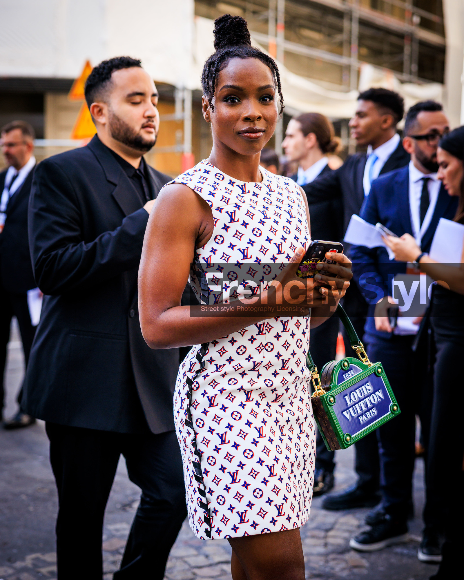 PARIS, PFW, fashion week, frenchystyle, FW, jonathan paciullo, street style, SPRING SUMMER 2024, SS 24, vertical, atmosphere details, detail