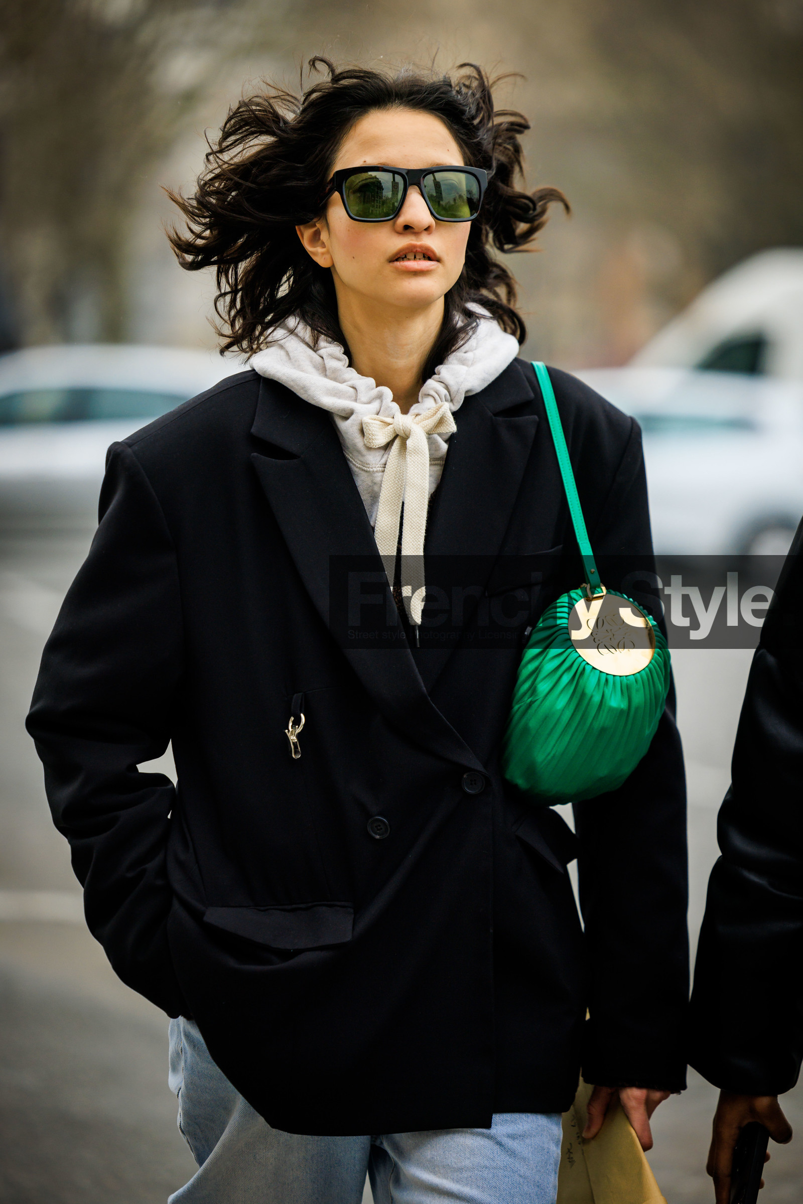 black blazer, white hoodies, black sunglasses, loewe bag, green bag, details, model, street style, jonathan paciullo, FW, frenchystyle, fashion week, AUTUMN WINTER 2022-2023, FALL WINTER 2022_2023, FW 22-23, PFW, PARIS, vertical, detail